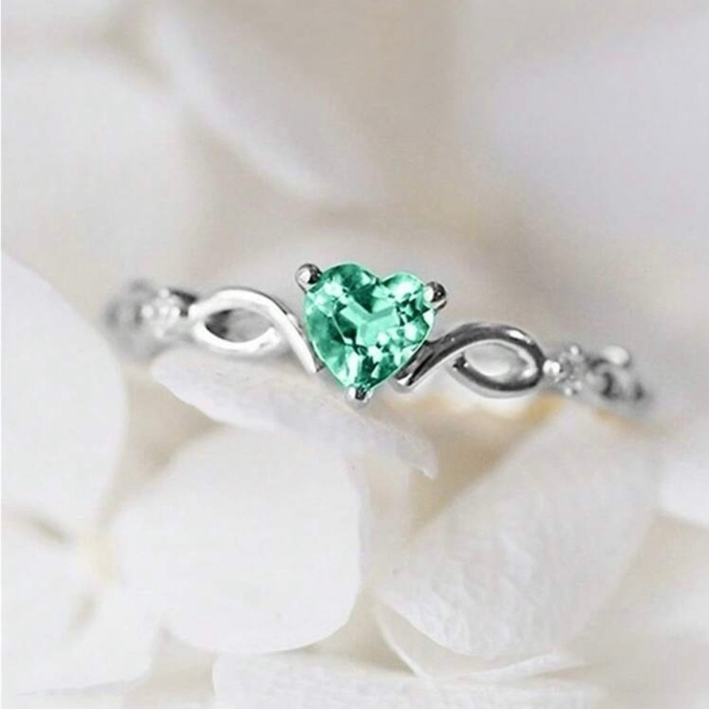 Elegant Sterling Silver Heart Ring with Green Gemstone